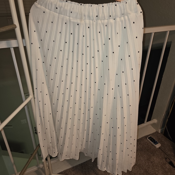 City Chic White Maxi Skirt with Black Dots - Picture 5 of 6